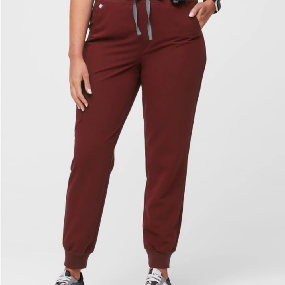 FIGS Women’s Burgundy Zamora High Waisted 2.0 Petite Jogger Scrub Pants- Small